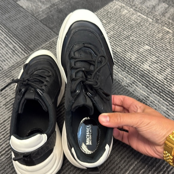 Michael Kors Black and White Low Platform Sneakers Women size 10 - Picture 4 of 7